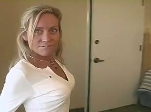 Blonde milf squirting like crazy